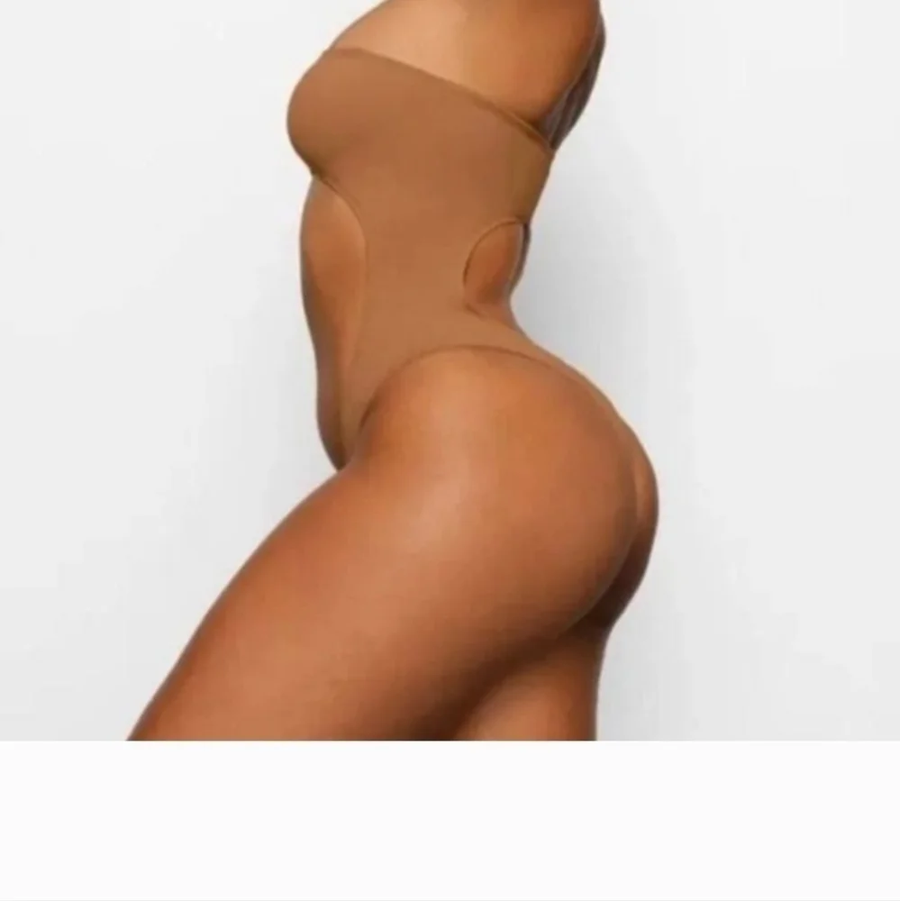 Skims Swim Monokini One piece Cut Out with removable straps almond size 4x nwt